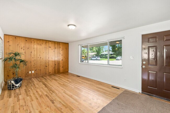 Foto del edificio - 3 Bedroom Brick Ranch in Fort Collins