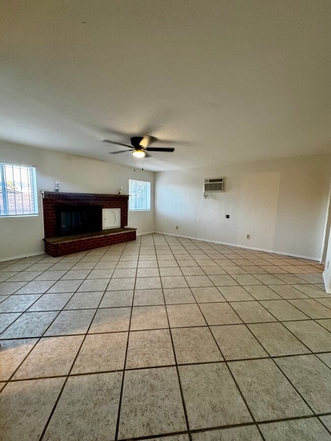 Foto del edificio - FOR RENT