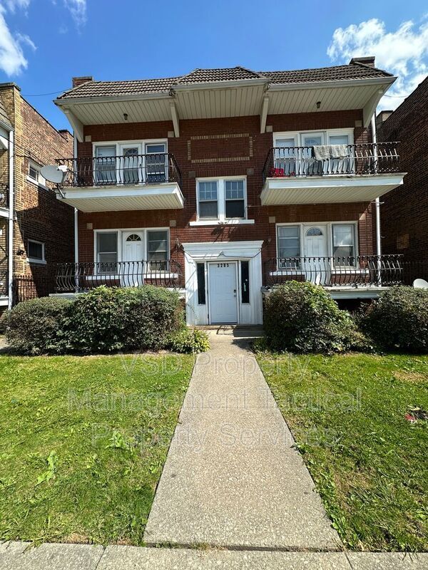 3285 E 143rd St Cleveland, OH 44120 – photo 1