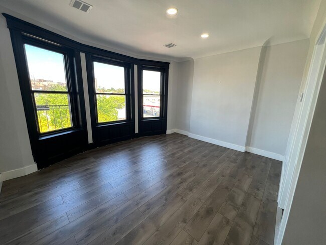 26 Elizabeth Ave Unit 14 - 30 Elizabeth Ave