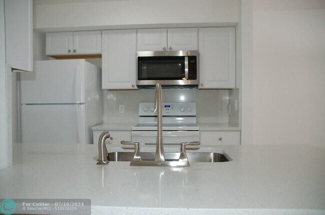 Building Photo - 815 Boynton Beach Blvd