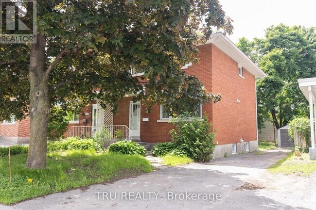 Building Photo - 1152 Woodroffe Ave