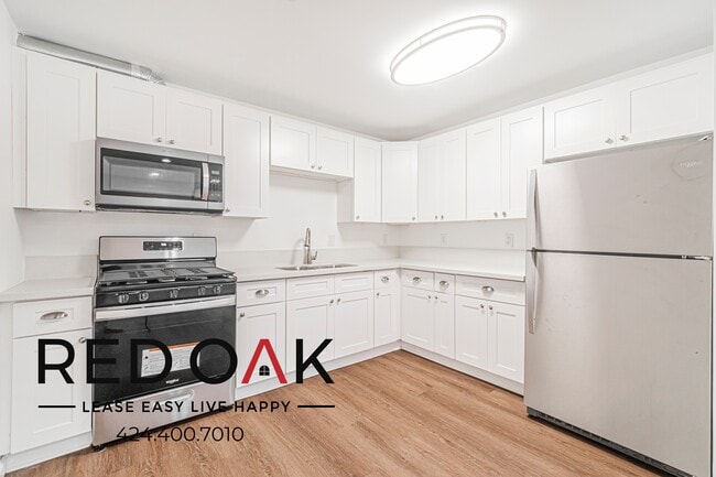 Building Photo - 651 W 92nd St