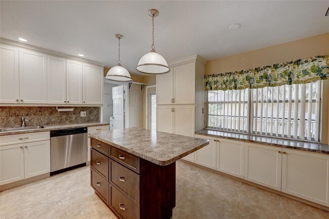 Photo - 8760 Azalea Ct House