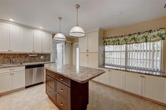 Building Photo - 8760 Azalea Ct