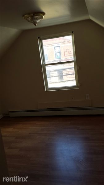 Building Photo - 218 3rd St