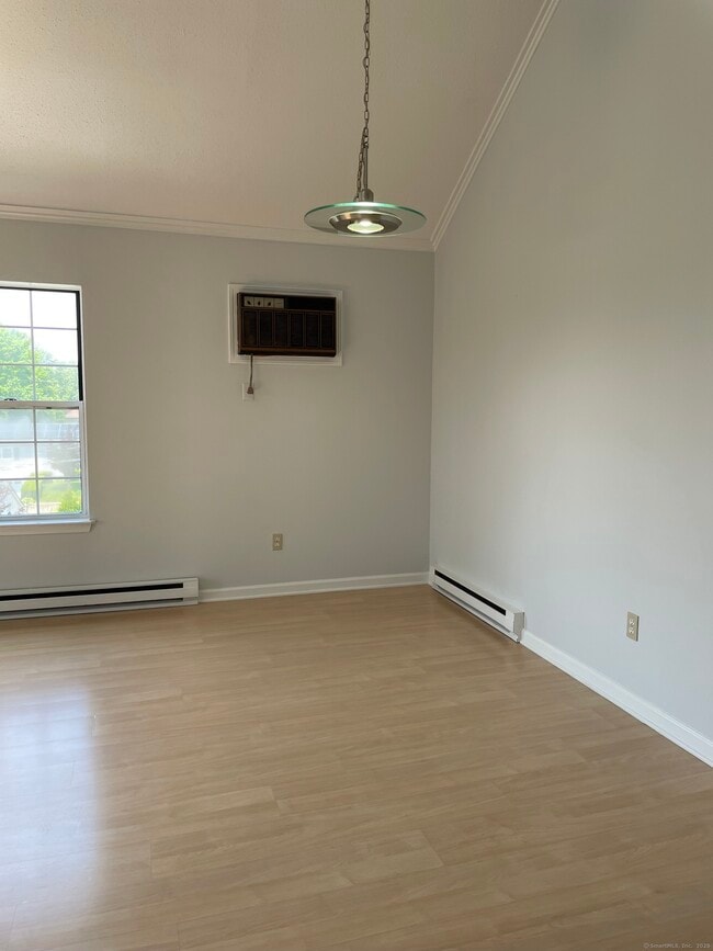 Building Photo - 782 Oronoke Rd