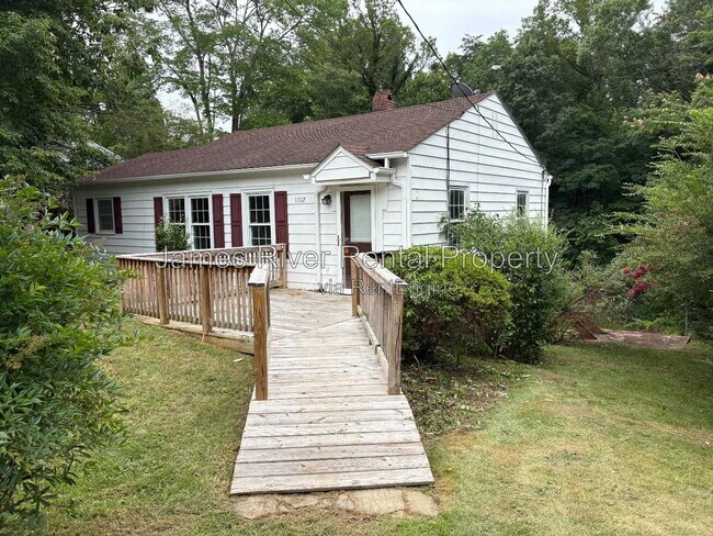 Foto del edificio - 1312 Laurel Ln