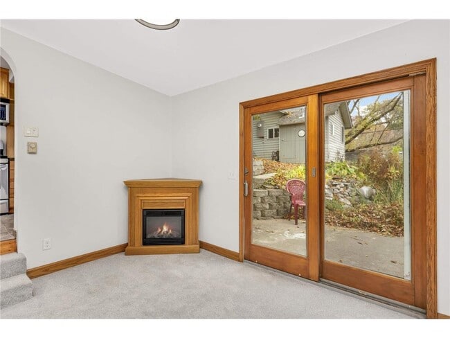 Building Photo - 2340 Ives Ln N