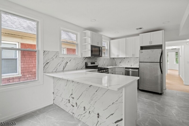Primary Photo - 35 Vernon Ave