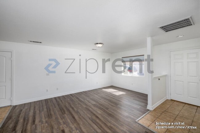 Building Photo - Unit 1