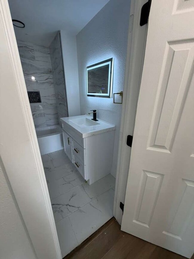 Building Photo - BEAUTIFUL HOME IN LA PORTE. MOVE IN READY!.