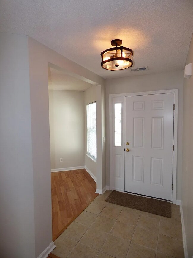 Building Photo - 210 Tibton Cir