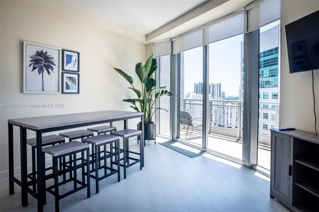 Foto del edificio - 690 SW 1st Ct