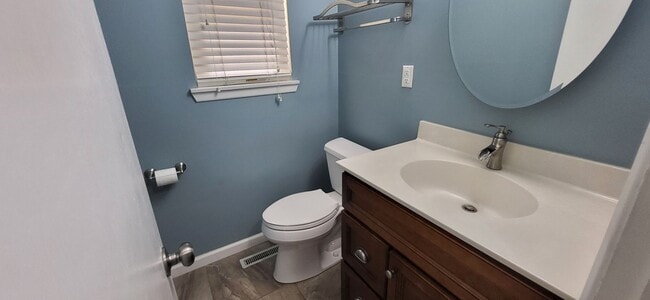 Building Photo - 3 Bedroom 2 Bath 2 Car Garage! Southeast! ...