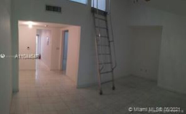 Building Photo - 328 Euclid Ave
