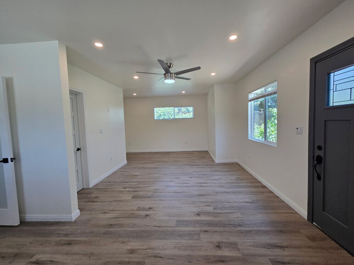Foto principal - 14752 Vincennes St