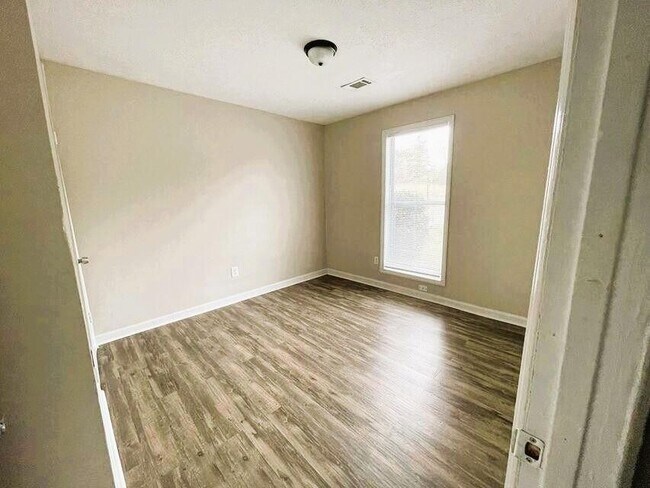 Foto del edificio - 3502 Edgeworth Dr