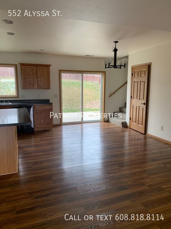 Foto del edificio - 4 bed/2 bath Duplex in Tomah, WI