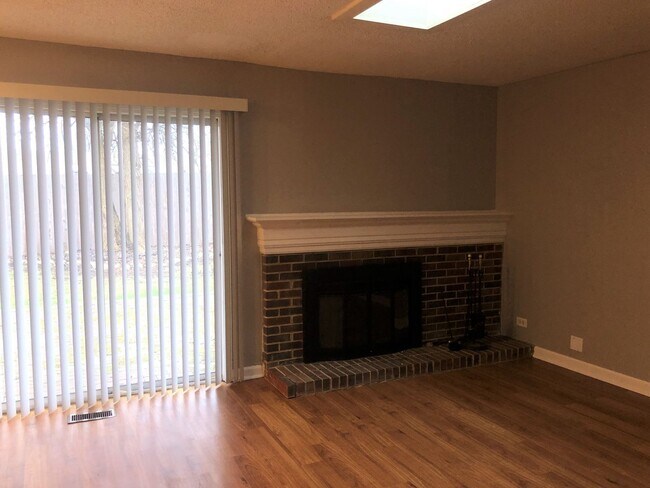 Foto del edificio - 448 Independence Ln