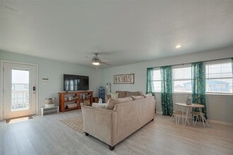 Building Photo - 510 Oyster St