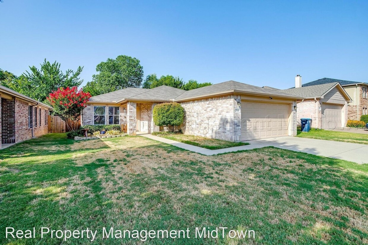 Foto principal - 3 br, 2 bath House - 7940 Meadow View Tr,