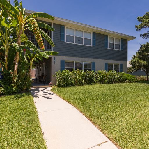 208 C St apt A - 208 C St