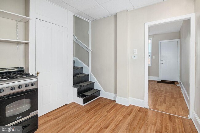 Foto del edificio - Charming 2 Bedroom Townhome in Fishtown | Private Yard & Modern Updates
