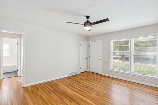 Building Photo - Newly Remodeled 3 Bed, 1.5 Bath with Basem...