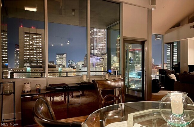 Foto del edificio - 701 W Lakeside Ave