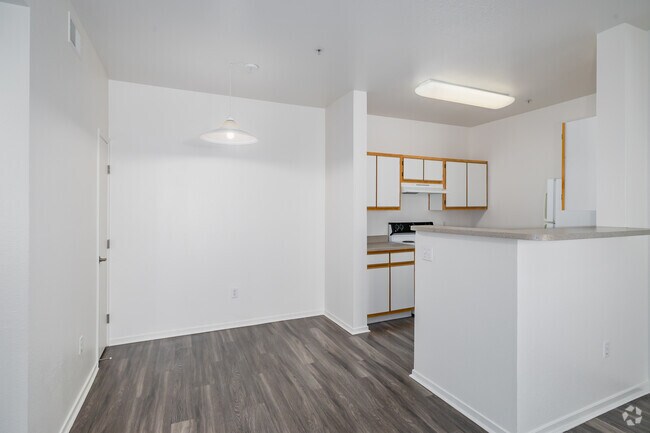 1 dormitorio, 1 baño - 720 pies cuadrados - Comedor - Crocker Oaks Apartments