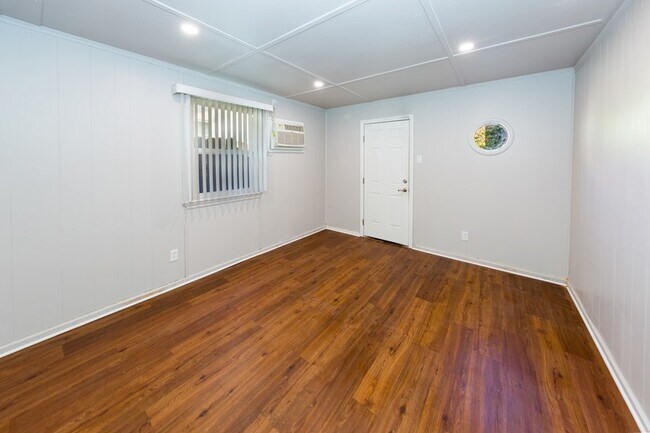 Building Photo - Nice 1 bedroom + Office Bungalow in Burbank