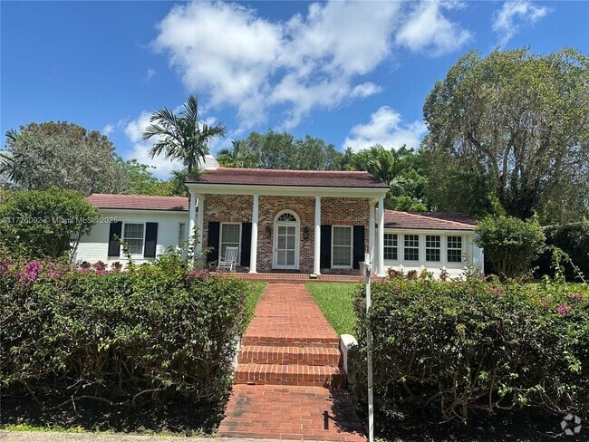 Building Photo - 765 N Greenway Dr