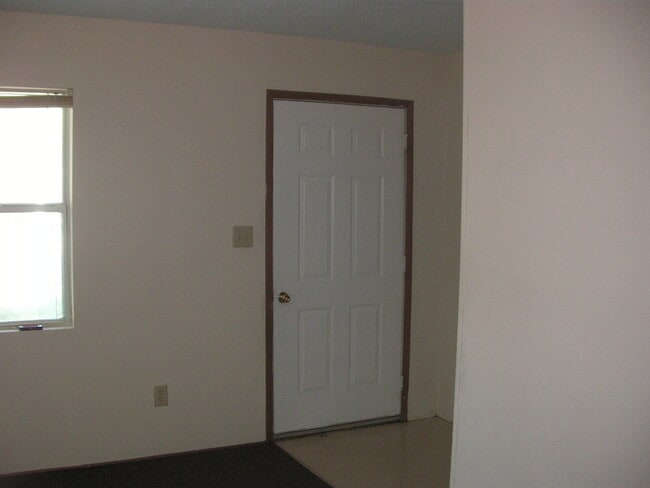 Building Photo - Nice Family Home!