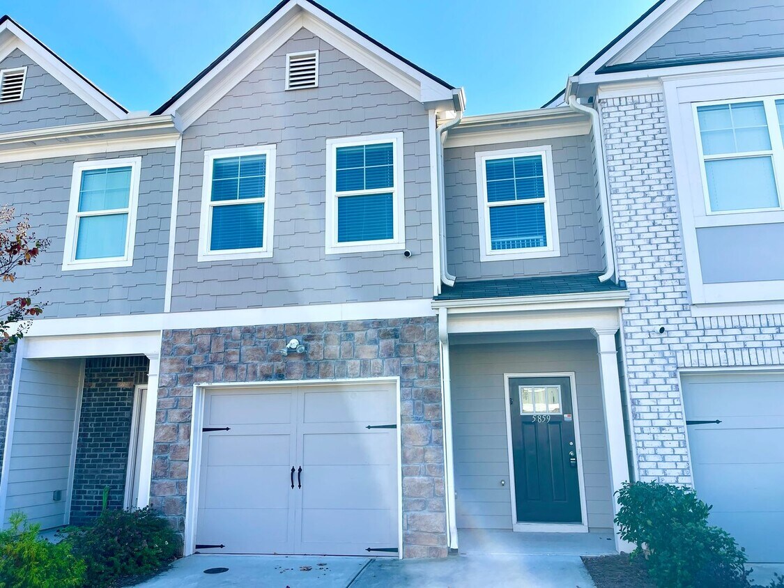 Primary Photo - Welcome to this charming 3-bedroom, 2.5-ba...