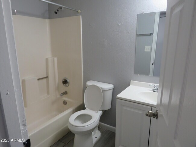 Foto del edificio - 2726 E Tierra Buena Ln