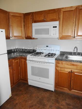 Building Photo - 1114 F St NE
