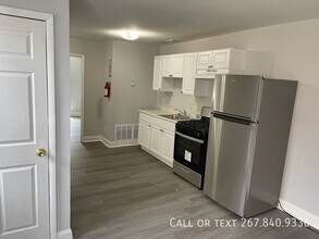 Building Photo - 1004 S 52nd St