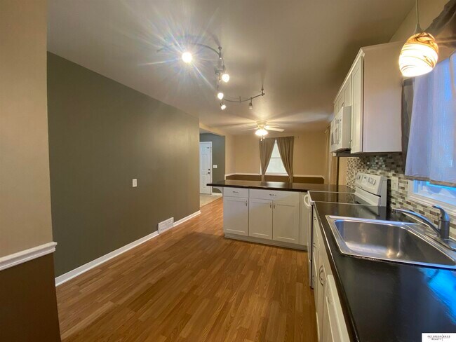 Building Photo - 2402 A Ave