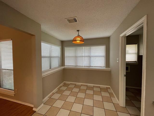 Building Photo - 6109 Kingswood Dr