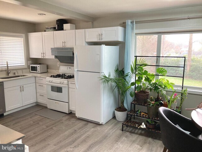 Foto del edificio - 7405 Kelvin Pl