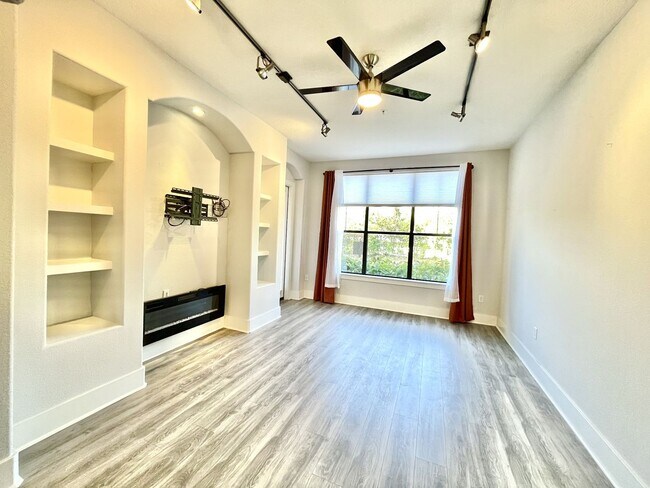 Foto del edificio - BEAUTIFUL CONDO WITH AMENITIES NEAR VANDER...
