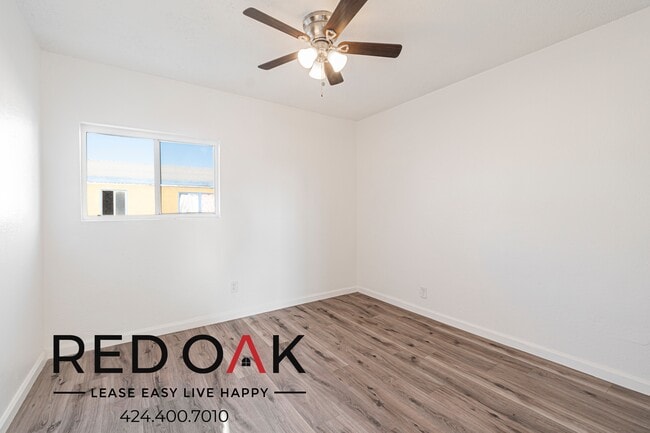 Building Photo - 850 W 83rd St