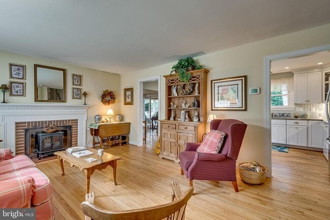 Foto del edificio - 318 Hollyberry Rd