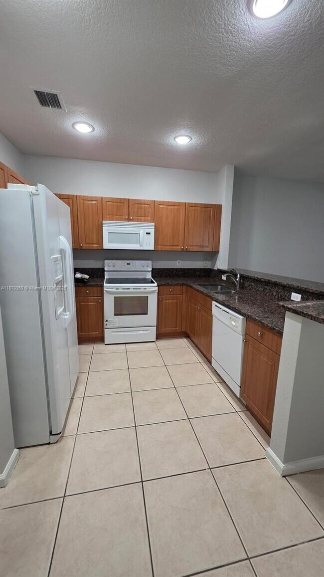 Foto del edificio - 2748 SW 83rd Ave