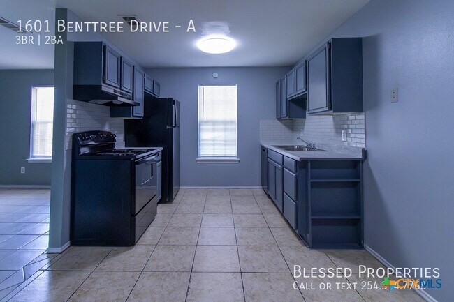 Building Photo - 1601 Benttree Dr