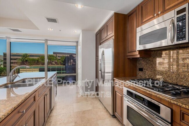 Building Photo - 7151 E Rancho Vista Dr