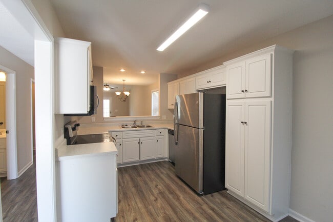 Building Photo - 419 Andover Dr