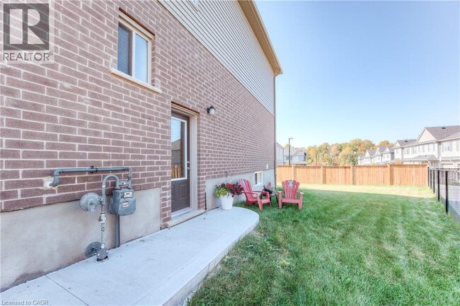 Building Photo - 537 Valhalla Cres