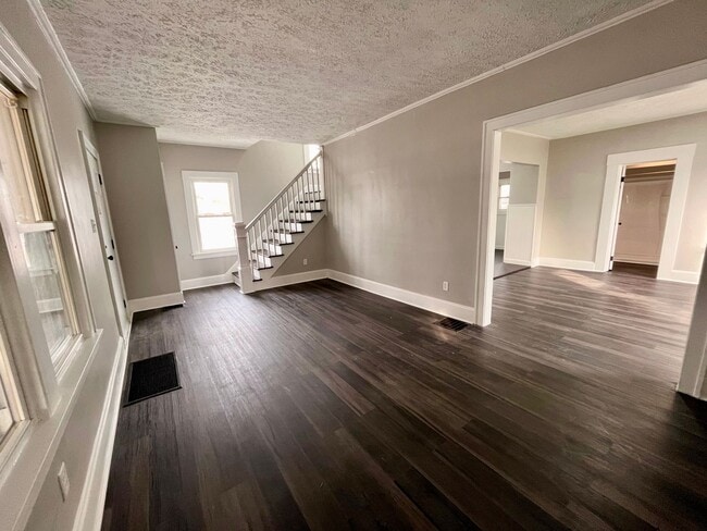 Building Photo - Fully Updated 3 Bedroom Home with 2 Car Garage